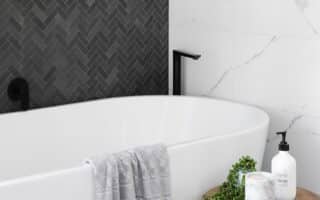 Les porte-serviettes : une alliance réussie entre fonctionnalité et esthétisme pour votre salle de bain