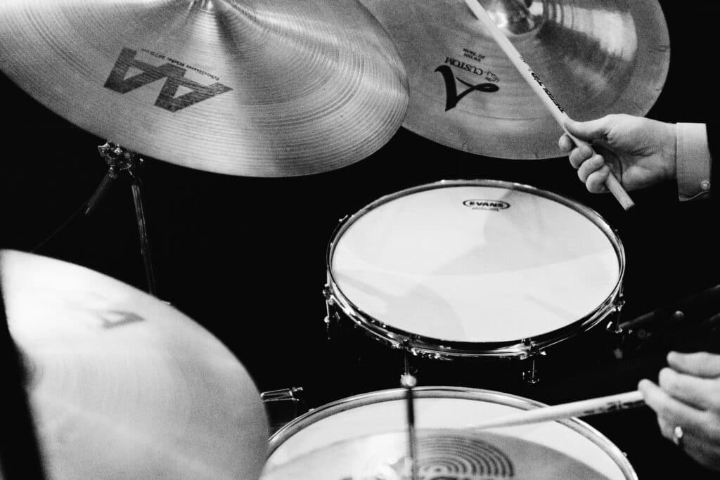 Fabrication artisanale d&rsquo;un tongue drum : guide DIY pour les passionnés