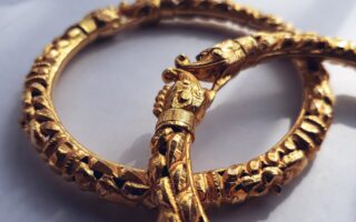 Bague, collier, bracelet ancien : comment savoir combien ça vaut ?